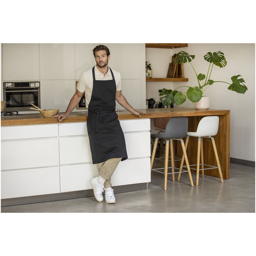 Shara 240 g/m2 Aware™ recycelte Schürze Shara 240 g/m2 Aware™ recycelte Schürze